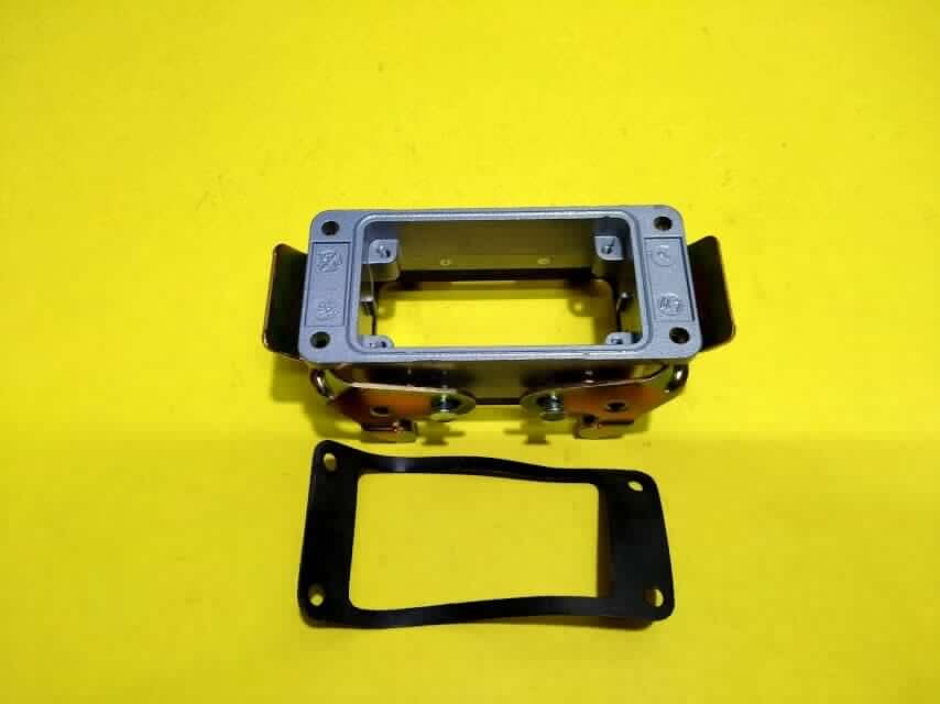 Weidmuller 120500 HDC-HB-10-AVU Bulkhead Housing New - Image 2