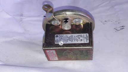 Dwyer Cat No. 1910-1 compact low differential pressure switch