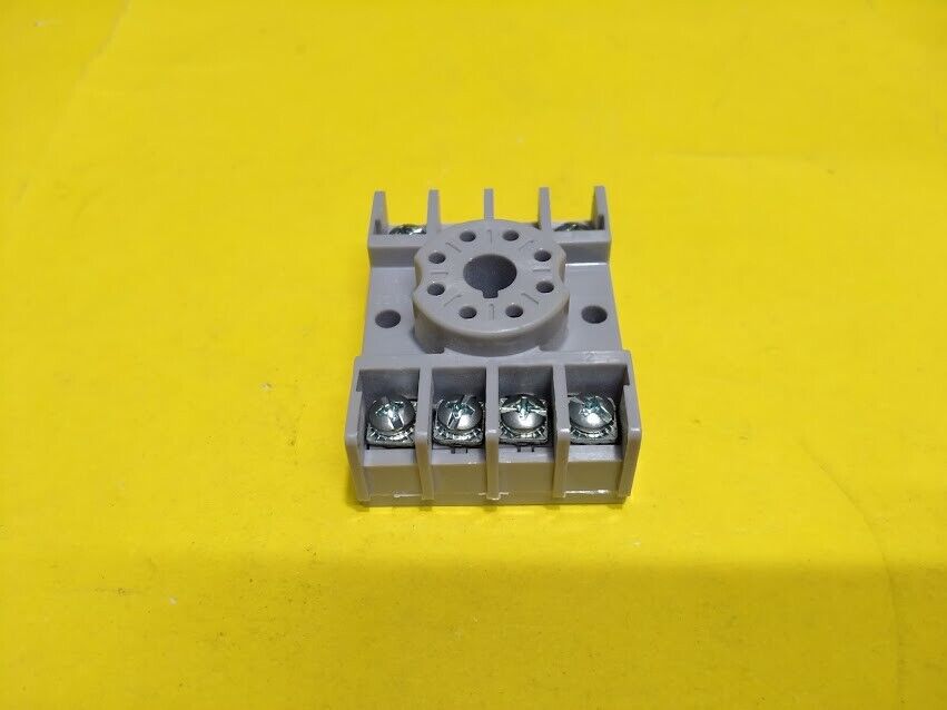 Allen Bradley 8 Pin Socket 700-HN125 Ser. A P/N 0035943 Socket New