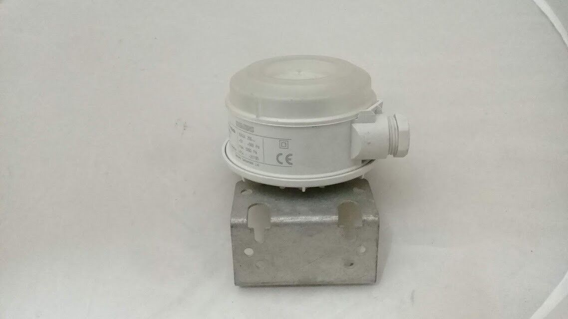 Siemens QBM81-5 Differential Pressure Switch - Image 4