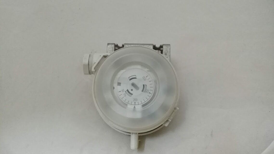 Siemens QBM81-5 Differential Pressure Switch - Image 2