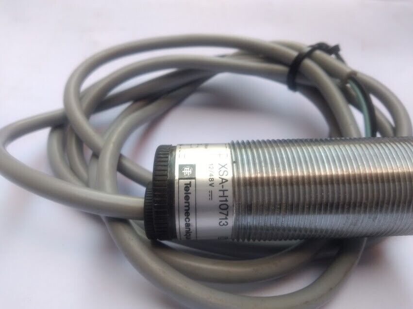 Telemecanique XSA-H10713 12/48VDC proximity switch/sensor - Image 2