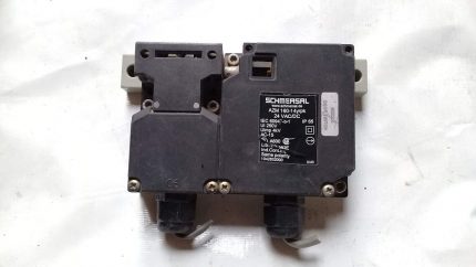 Schmersal AZM160-14yrpk 24VAC/DC Middle Door Switch AZM16014yrpk