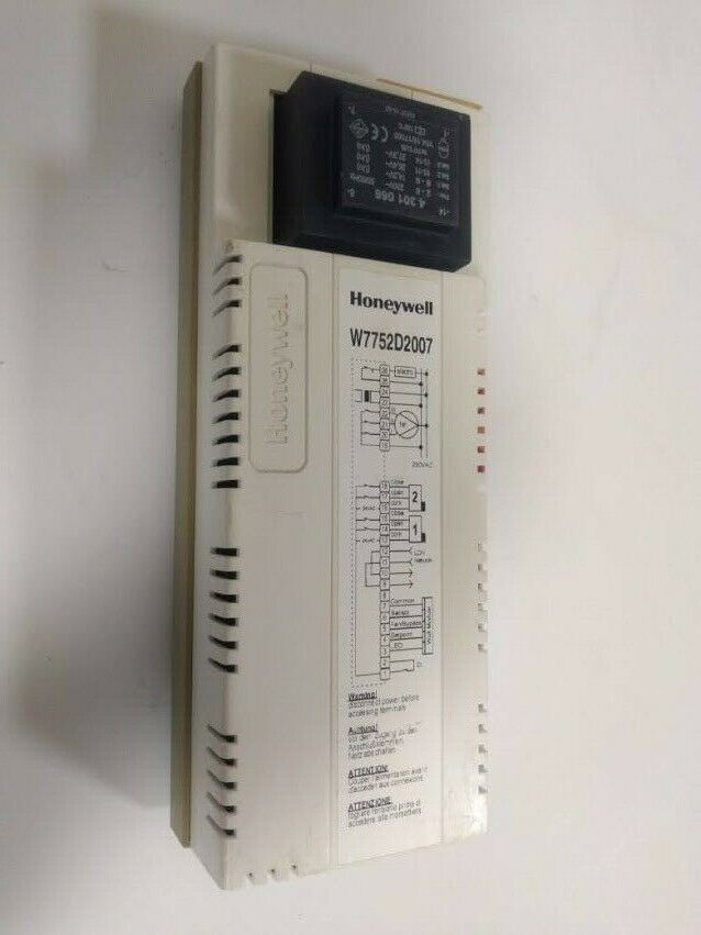 Honeywell W7752D2007 Fan Coil Unit Controller With Reheat Relay