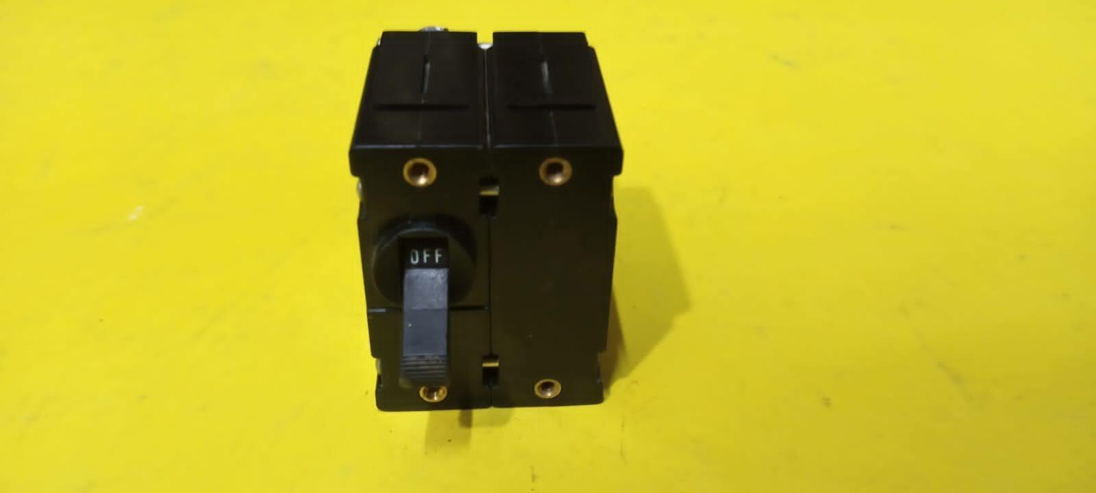 Sanken Airpax Panel Mount 5A/250V AC Circuit Breaker Model APG-1RS1 - Image 5