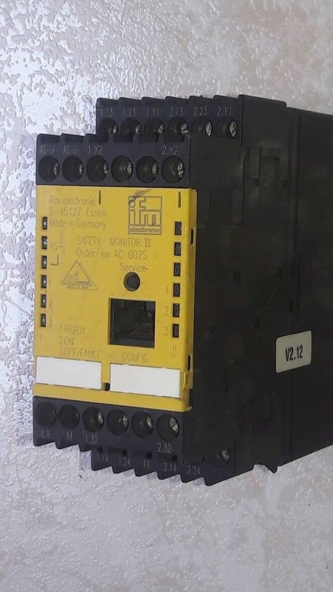 IFM D-45127 AC002S ESSEN Safety Monitor D45127 OSSD 2R SC4