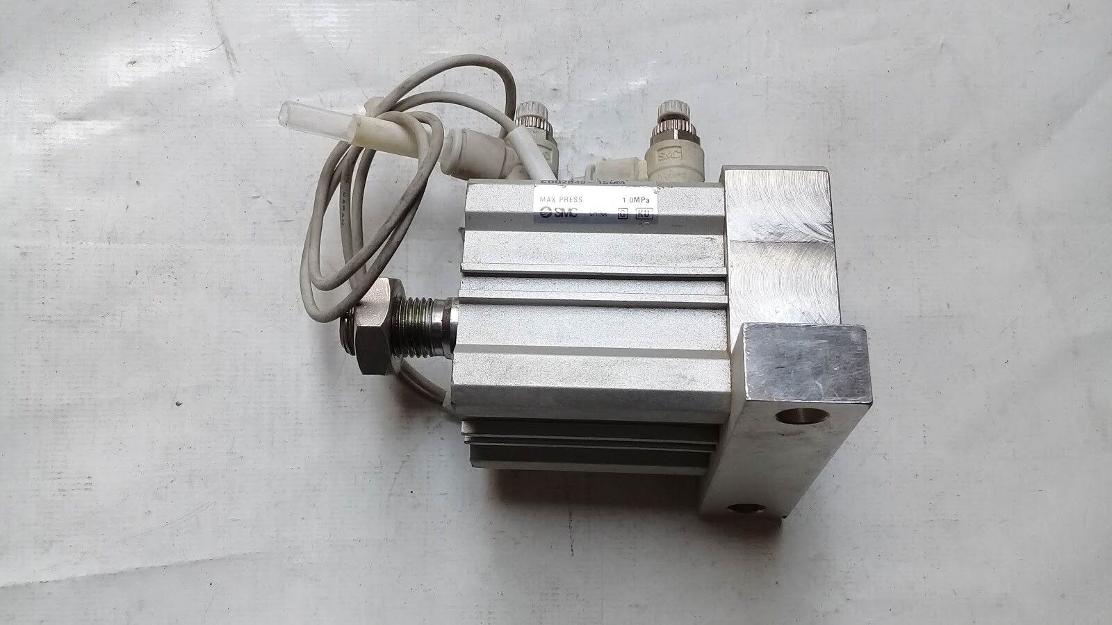SMC Corporation CDQ2B40-15DM Max Press 1.0MPa Pneumatic Cylinder CDQ2B4015DM - Image 3