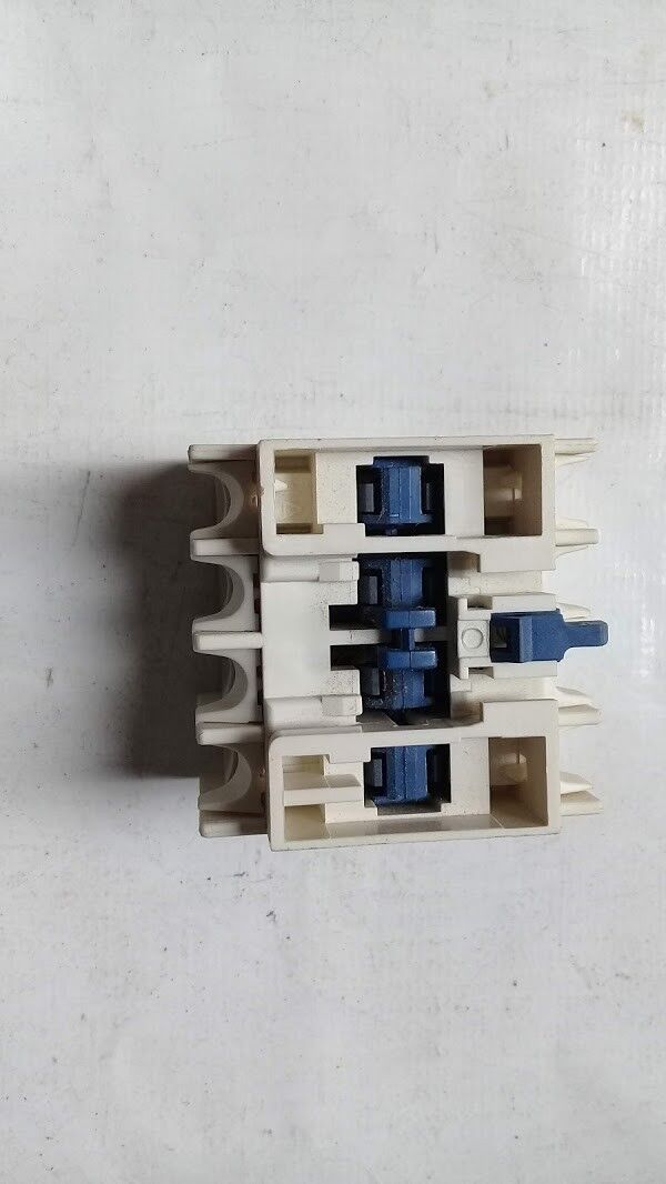 New Schneider Electric LADN04 Contact Block - Image 6
