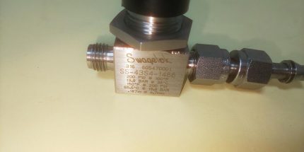 Swagelok SS-43S4-1466 Stainless Steel Tube Fitting End Connections Manual Valve
