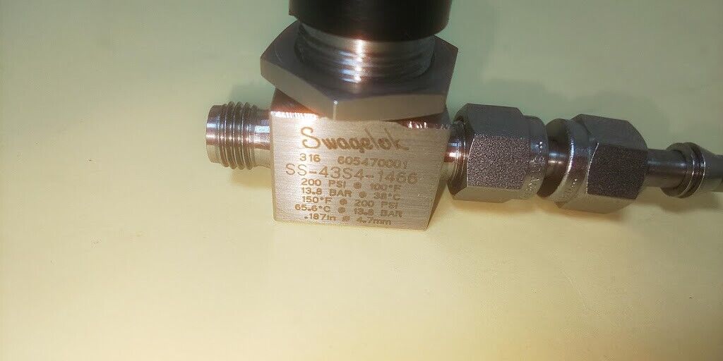 Swagelok SS-43S4-1466 Stainless Steel Tube Fitting End Connections Manual Valve