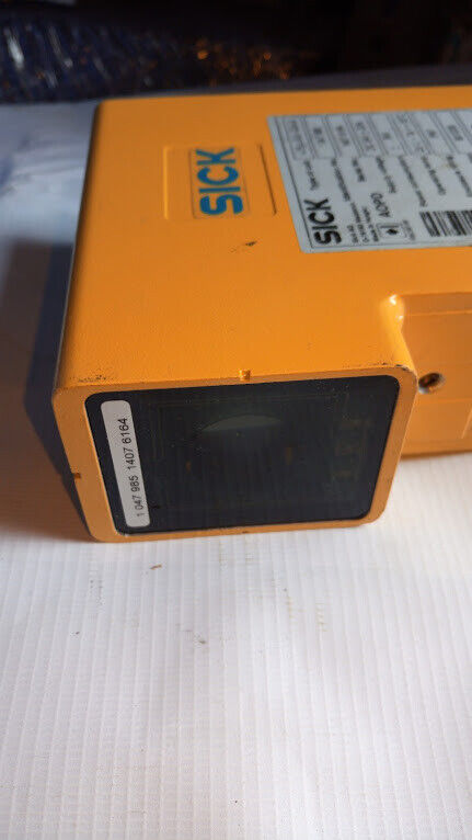 Sick AG WEU26/3-103A00 Id nr 1 047 985 V 1.32 Photoelectric Safety Switch - Image 2