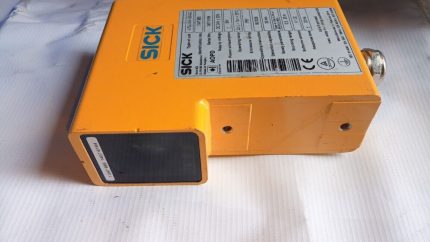 Sick AG WEU26/3-103A00 Id nr 1 047 985 V 1.32 Photoelectric Safety Switch