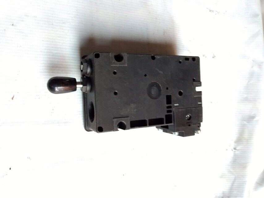 Schmersal Elan TZFWN 24DC/96 Saftey Component Solenoid Interlock - Image 8