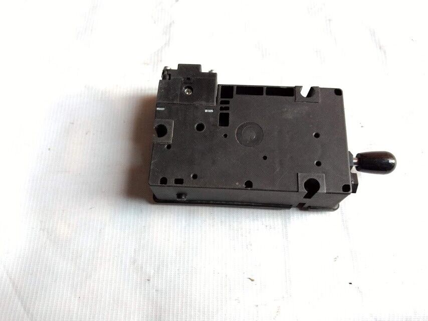 Schmersal Elan TZFWN 24DC/96 Saftey Component Solenoid Interlock - Image 7