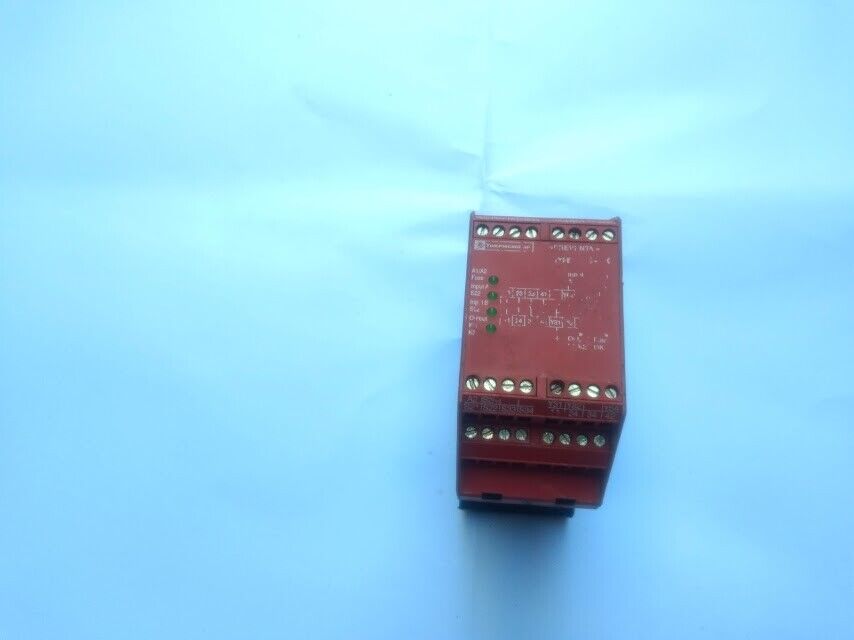 Schneider Telemecanique XPS-AK XPSAK361144 Safety Relay XPSAK - Image 2