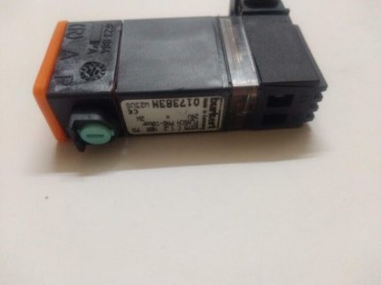 Burkert 0375 C 1,2 NBR PA Flnsch PN0-10bar Solenoid Valve 017383N New