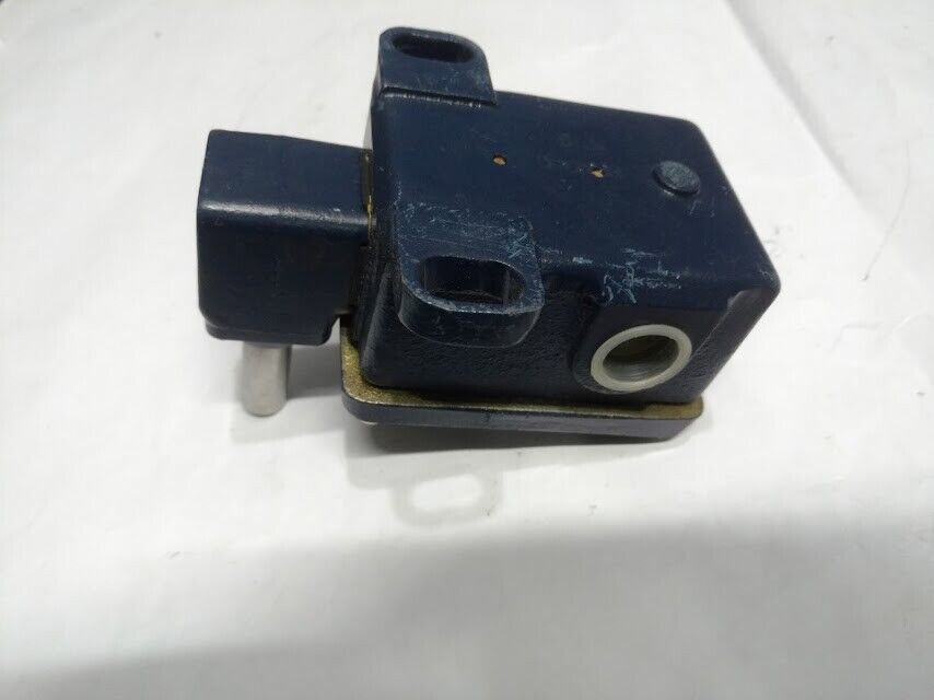 Schmersal T. 441-11y-243 IP65 Belt Alignment Switch T44111y243 New - Image 8