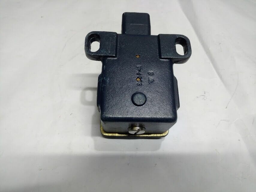 Schmersal T. 441-11y-243 IP65 Belt Alignment Switch T44111y243 New - Image 7