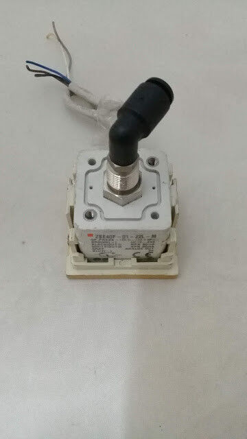 SMC ZSE40F-01-22L-M Pressure Switch ZSE40F0122LM - Image 4