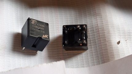 V23086-C1002-A403 +1141-71D Automotive Relay Mat nr 736,296,00 2pcs
