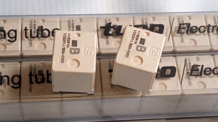 Tyco Electronics V23201-L1004-A502 ++102911A B 2pcs