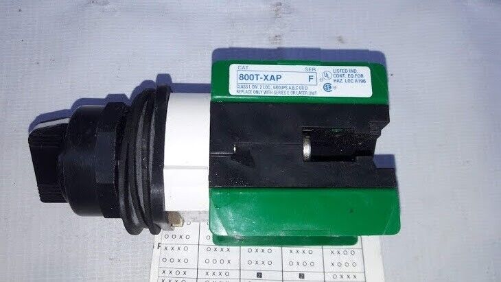 Allen-Bradley 800H-HR2 Ser F Selector Switch With 800T-XAP Ser F Contact Block