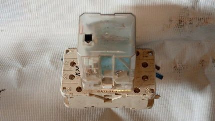 Finder Type 60.12 Cube Relay 8 6012 Pin Round with base