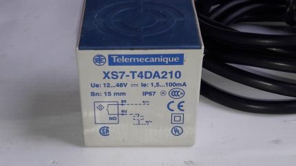 Telemecanique  XS7-C40DA210 Proximity Switch Sensor