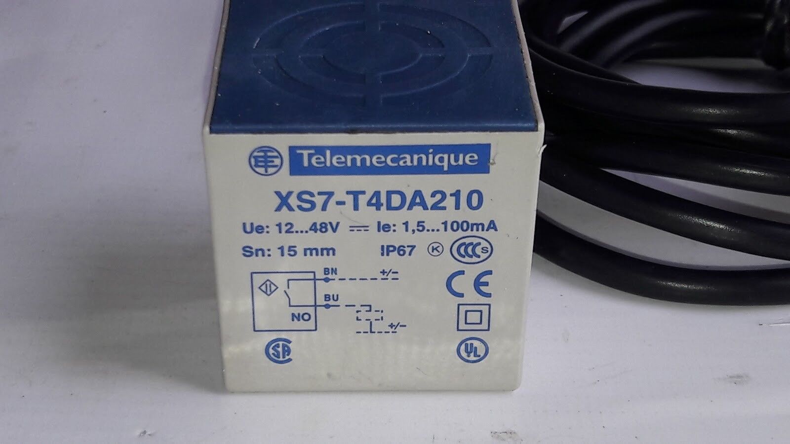 Telemecanique XS7-C40DA210 Proximity Switch Sensor