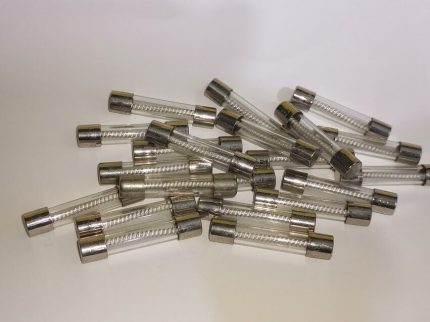 Bussfuses MDL-10 32v Farnell 115-0694 cartridge fuse lot of 20 New