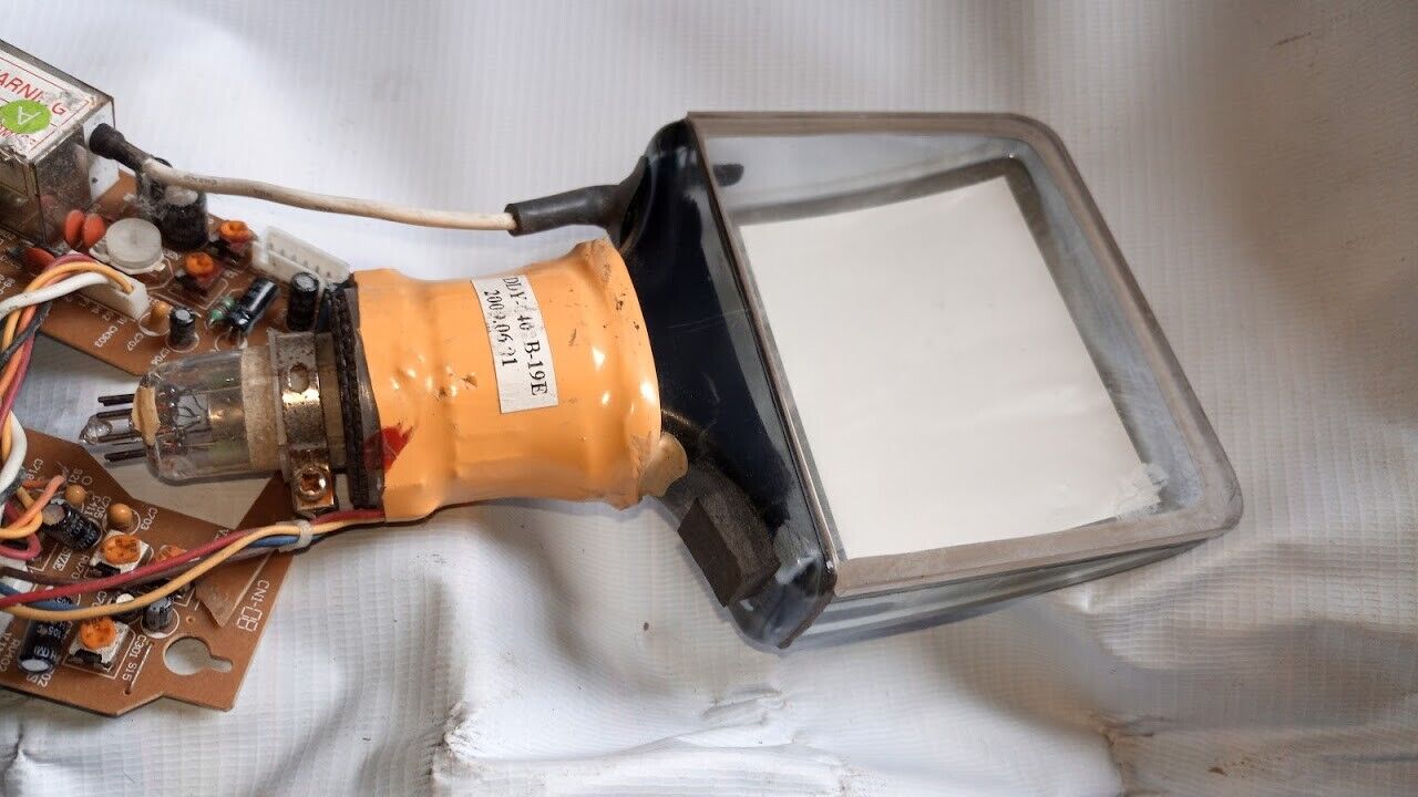 DDY-40 B-19E ZXBPG0101P45 4 Flat CRT With Control Board - Image 5