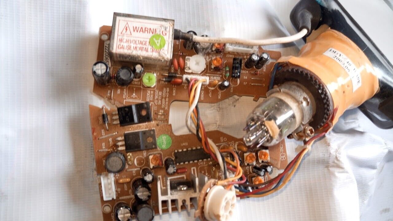 DDY-40 B-19E ZXBPG0101P45 4 Flat CRT With Control Board - Image 2