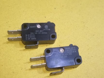 Rs components 337-857 limit switch plunger microswitch 10A 125 or 250VAC New