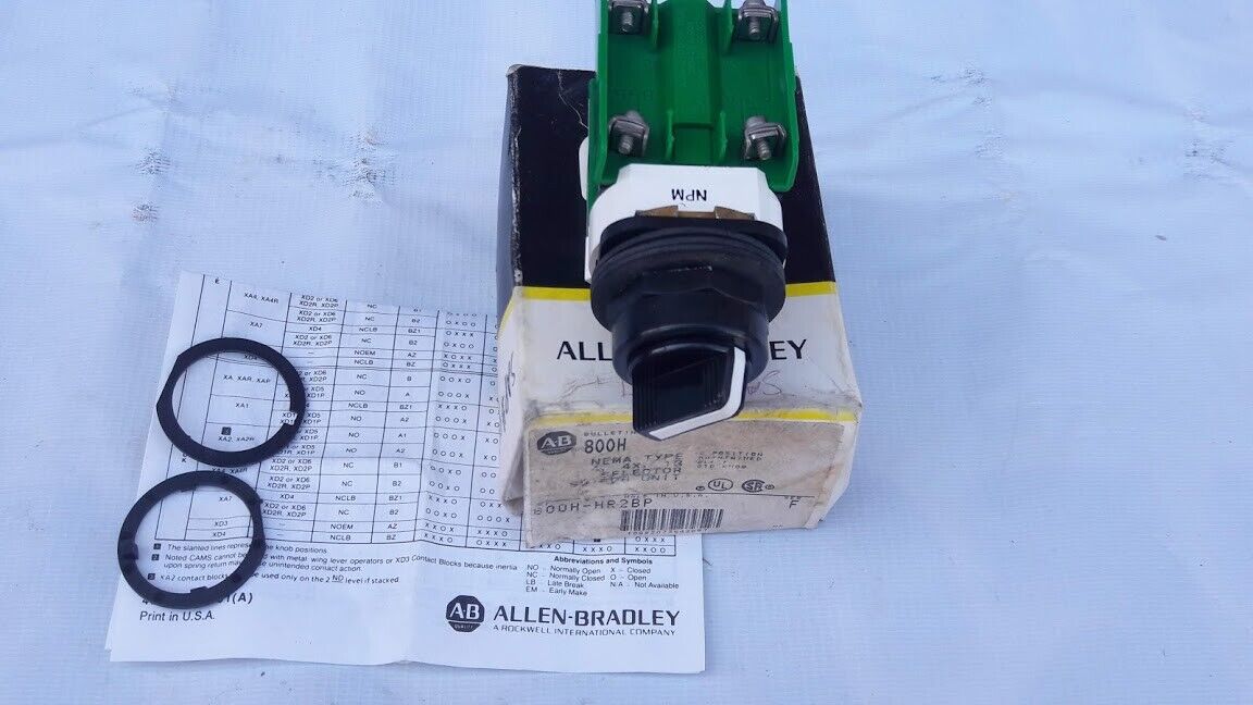 Allen-Bradley 800H-HR2 Ser F Selector Switch With 800T-XAP Ser E Contact Block