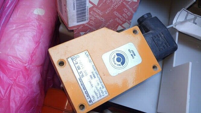 New Leuze SLS 85 E-1 Retro-reflective sensor Fabrik Nr. 805010 SLS-85/E-1 - Image 2
