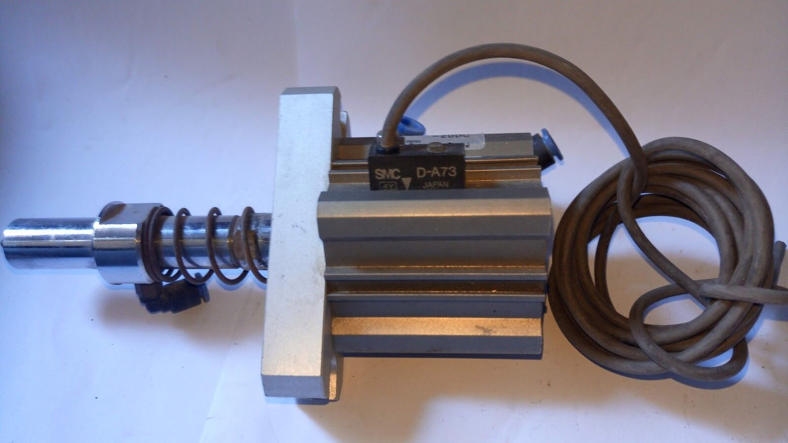 SMC CDQ2B32-20DC Compact Pneumatic Cylinder CDQ2B3220DC - Image 2