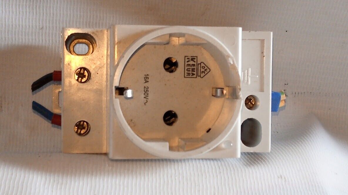 Murr Elektronik 67901 Power SOCKET EURO/GERMAN DINRAIL MOUNT - Image 2