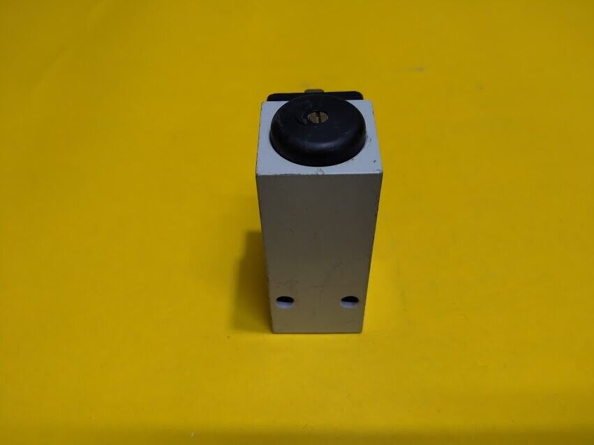 Festo Pressure Switch PEV-1/4-B Pressure Switch PEV14B - Image 3