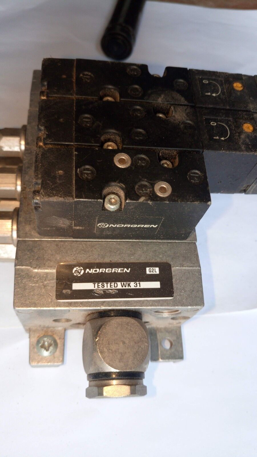Norgren V0903109LW WK 31 with 2 V096526R-B200A manifold block wk31 - Image 3