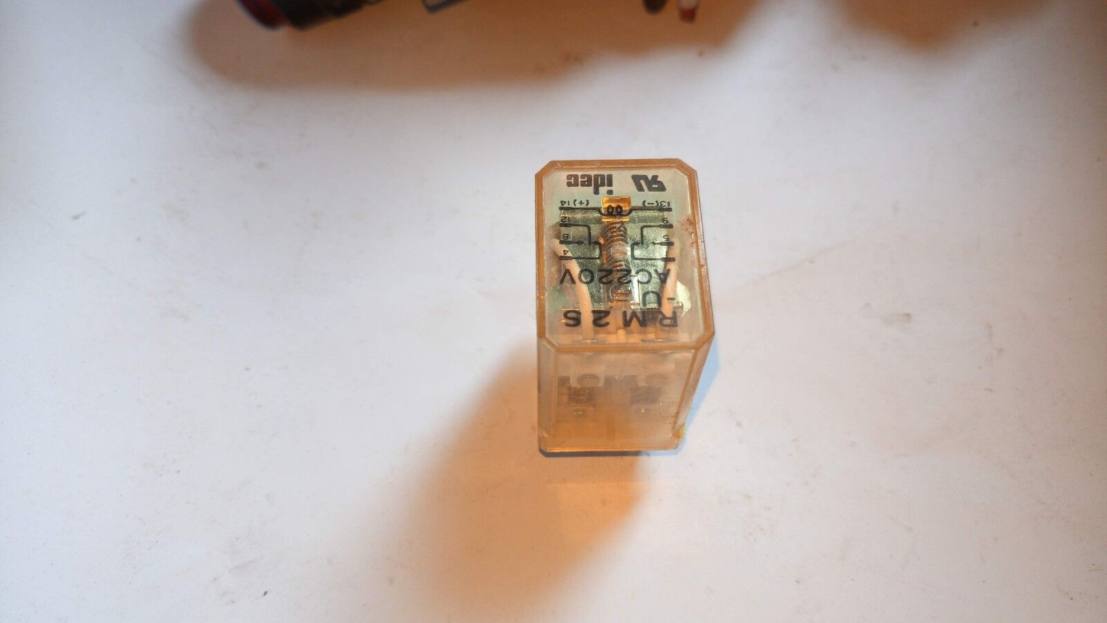 Idec RM2S AC220V 26120 A relay idec corporation / idec izumi - Image 2