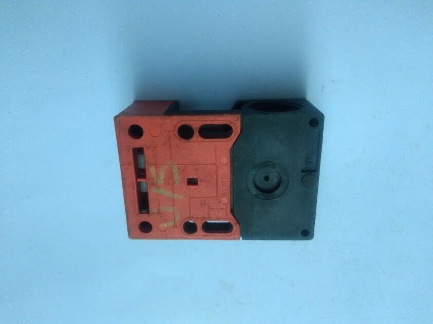 Siemens 3SE2 257-6XX30 Inerlock Switch 3SE22576XX30 - Image 6
