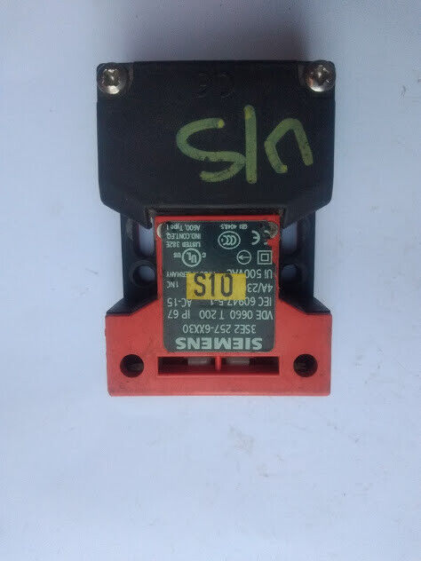 Siemens 3SE2 257-6XX30 Inerlock Switch 3SE22576XX30 - Image 2