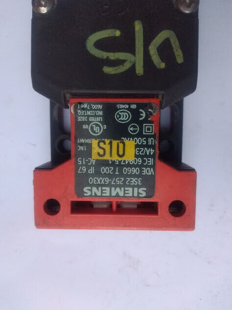 Siemens 3SE2 257-6XX30 Inerlock Switch 3SE22576XX30 - Image 3