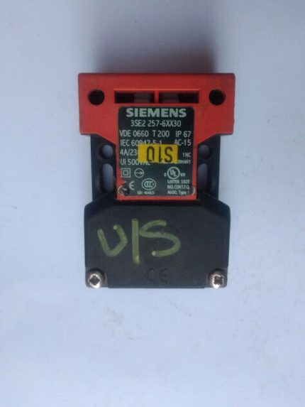 Siemens 3SE2 257-6XX30 Inerlock Switch 3SE22576XX30