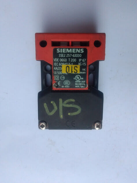 Siemens 3SE2 257-6XX30 Inerlock Switch 3SE22576XX30