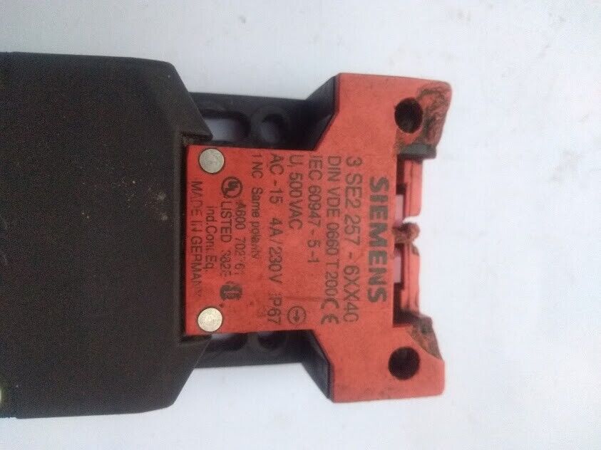 Siemens 3 SE2 257-6XX40 Inetlock Position Switch 3SE22576XX40 - Image 2