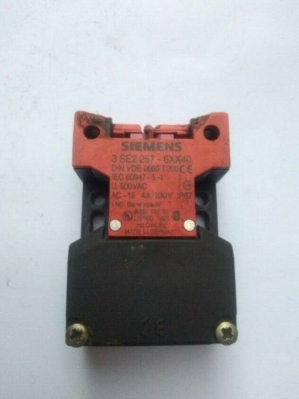 Siemens 3 SE2 257-6XX40 Inetlock Position Switch 3SE22576XX40