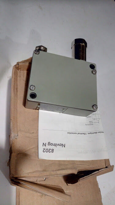 Trafag Sensors+controls 8202.76.2210 pressure trasmitter Trafag 8202 Navitra New