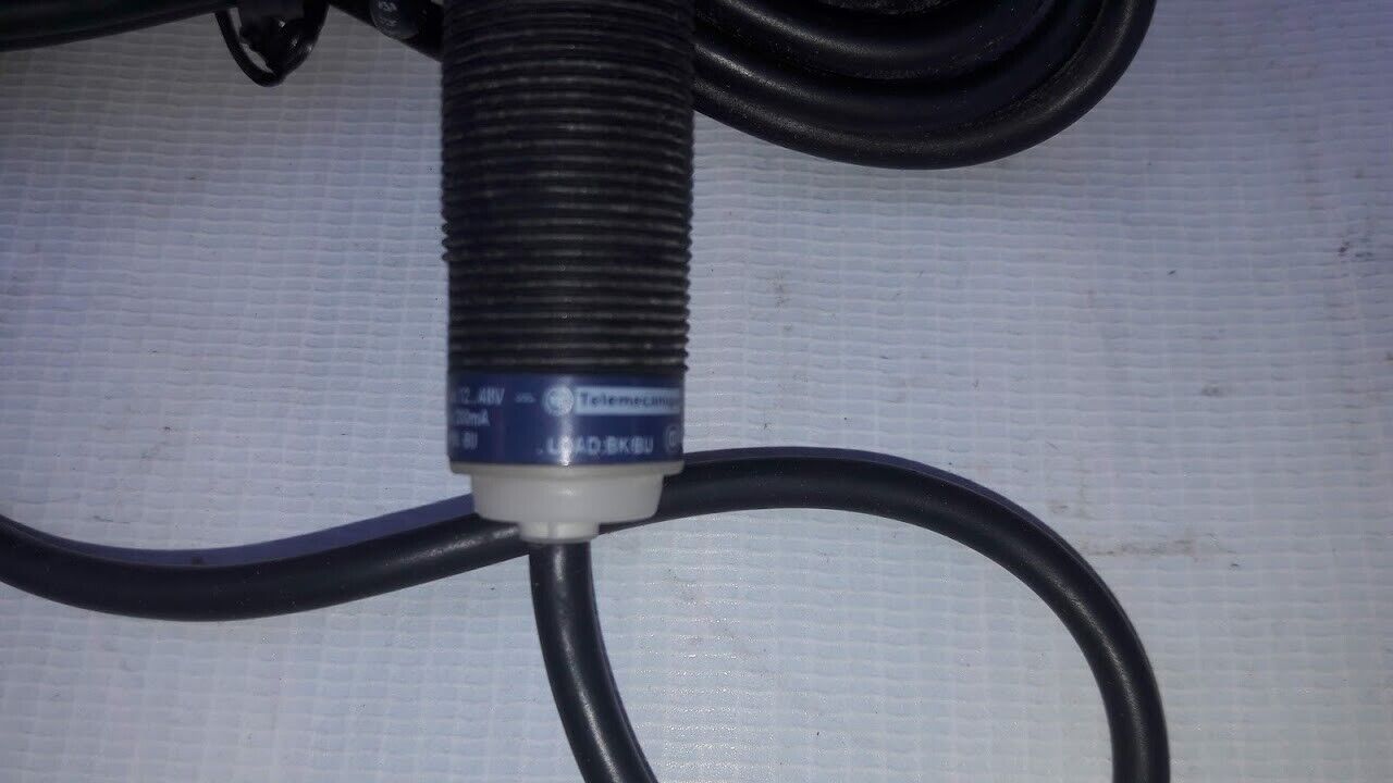 Telemecanique XS4 P18PA370E1 Load Bkibu XS4P18PA370E1 Proximity Sensor - Image 3