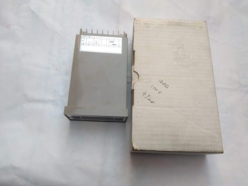 Sigma T -70 -350 C PM5-011C00N Tempreture Controller T 70 350 C 120/240V New - Image 2